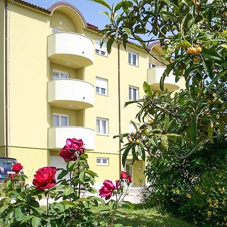 Apartments Verde Premantura Exteriör bild